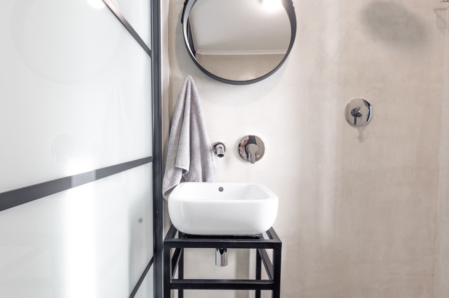 To Let 2 Bedroom Property for Rent in Green Point Western Cape